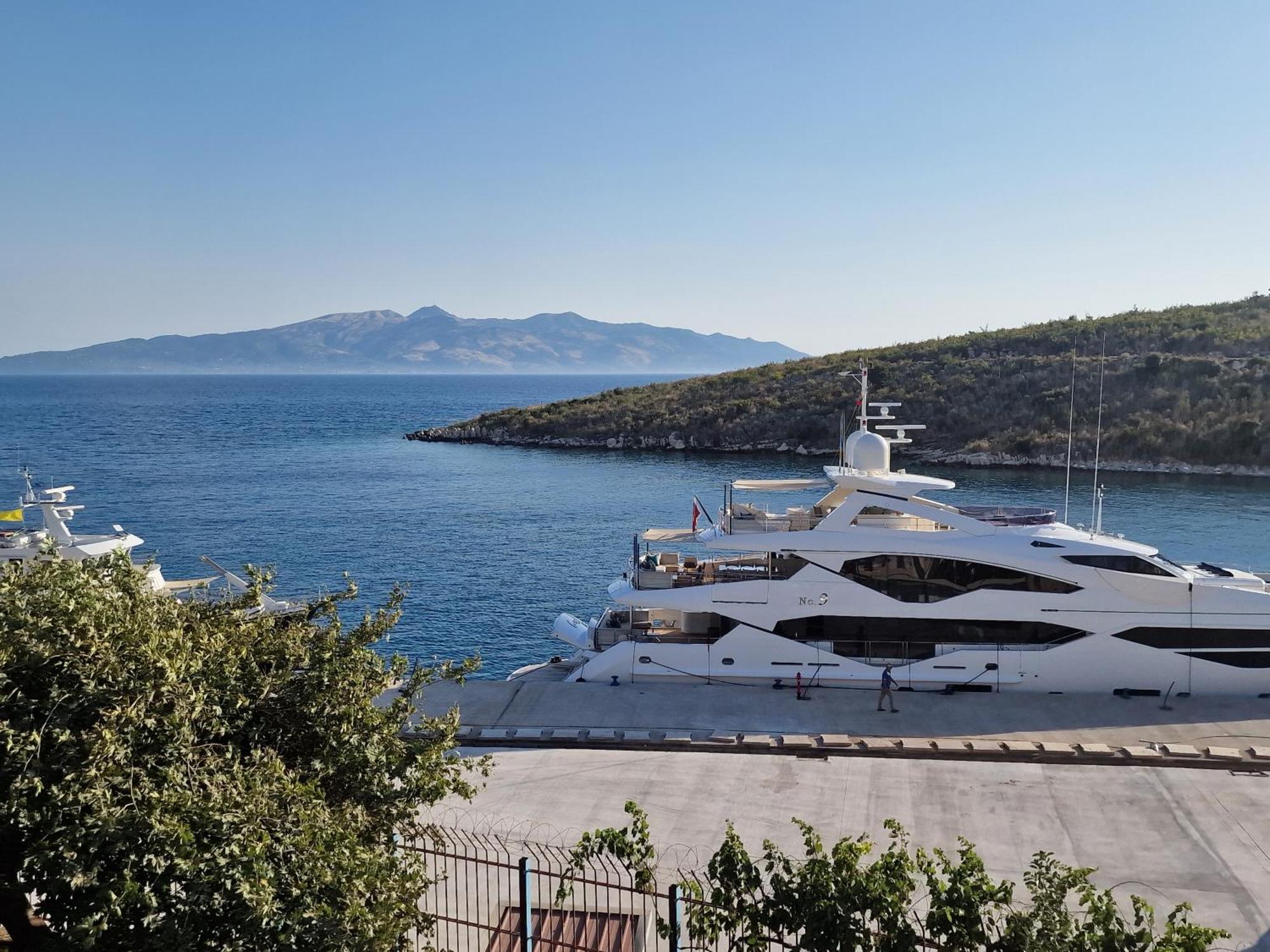Marina *